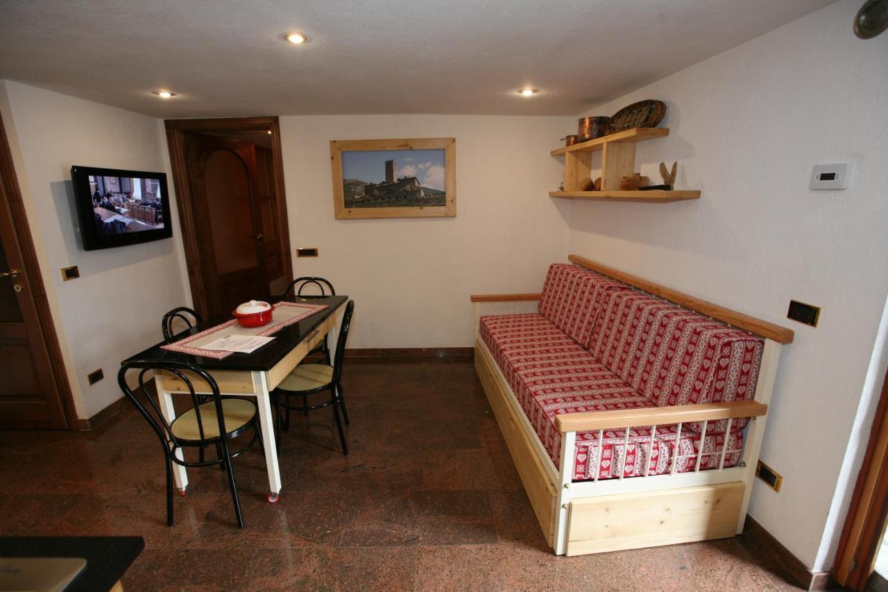 Suite Del Villaggio Sarre Kültér fotó
