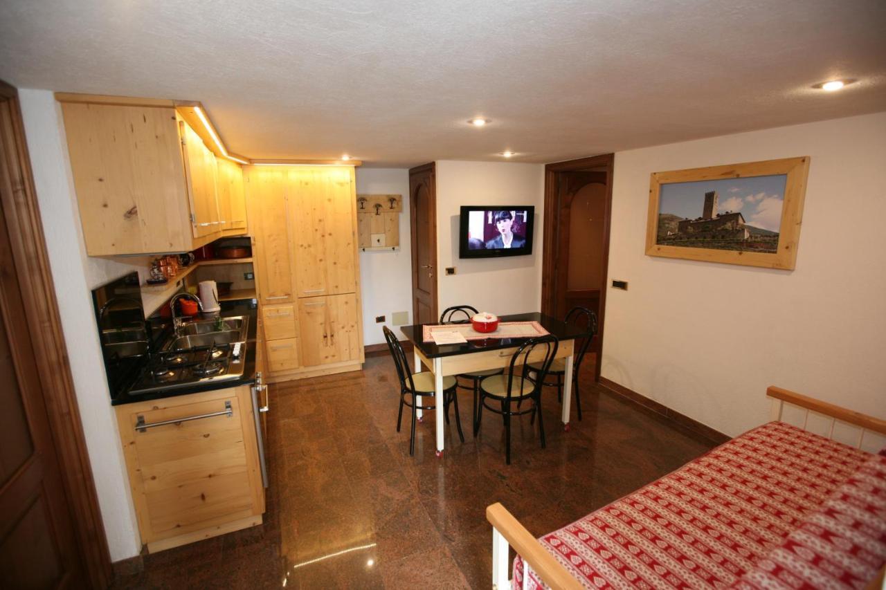 Suite Del Villaggio Sarre Kültér fotó