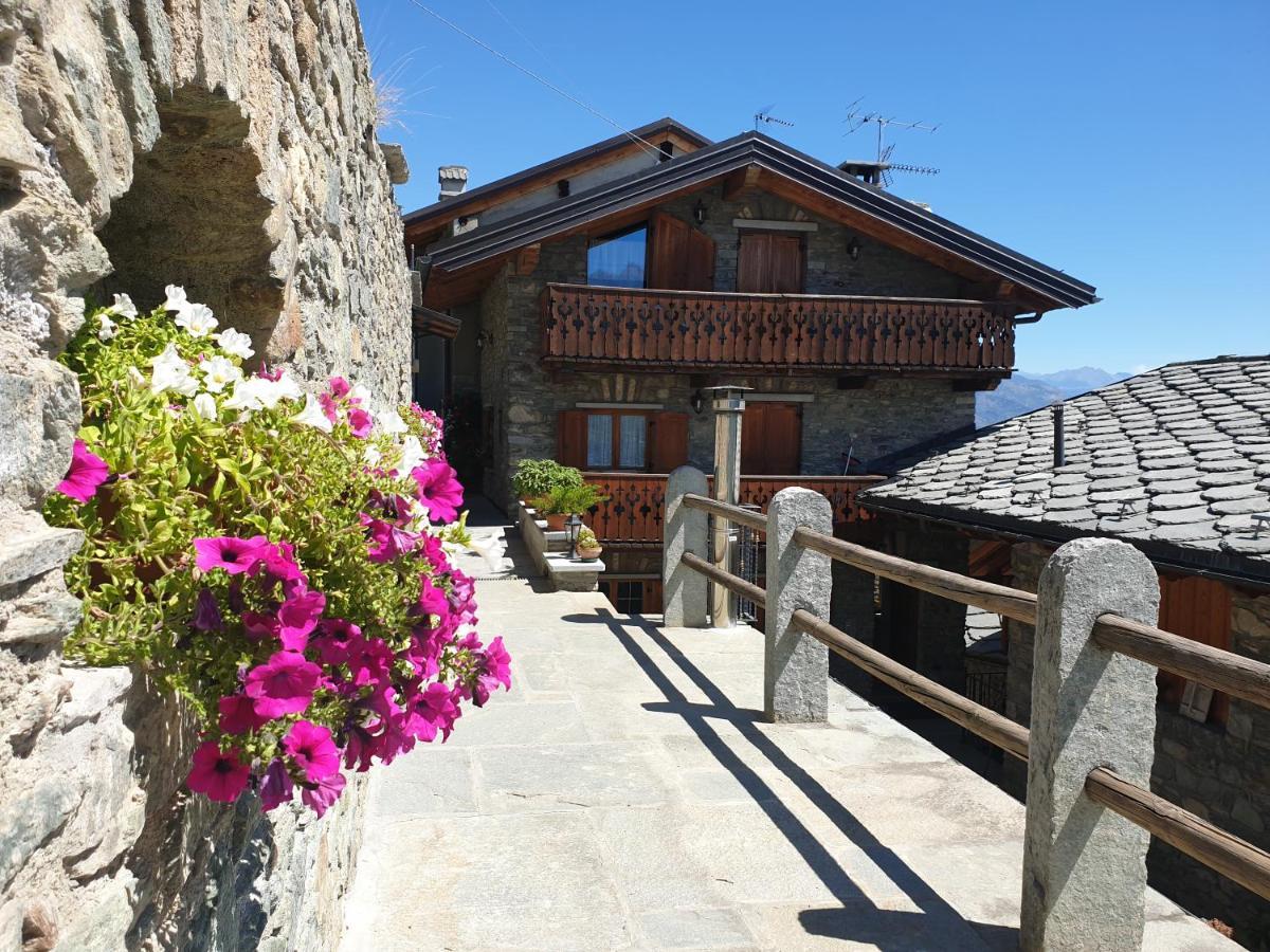 Suite Del Villaggio Sarre Kültér fotó