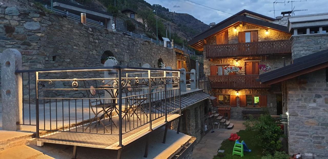 Suite Del Villaggio Sarre Kültér fotó
